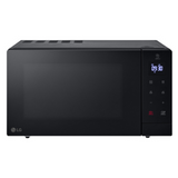 Micro-ondes LG MS3032JAS avec porte en verre et boutons de commande, vue de face dans une cuisine.